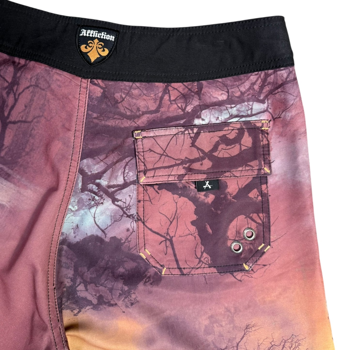AFFLICTION BOARD SHORTS - 32”