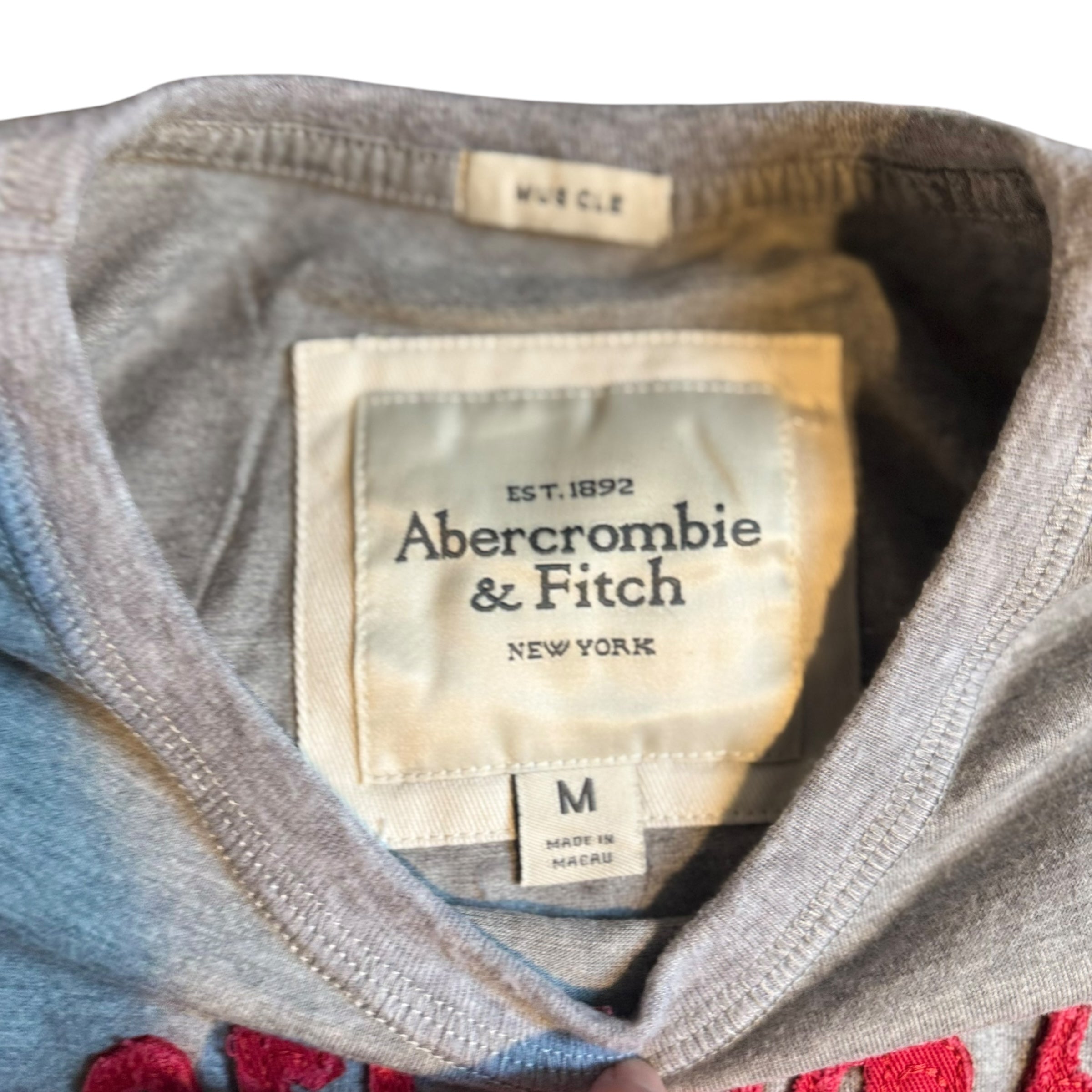 ABERCROMBIE & FITCH LONG SLEEVE - M