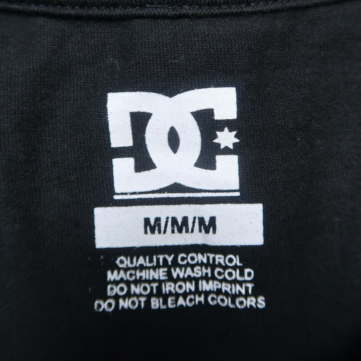 DC SHOES BABY TEE - M